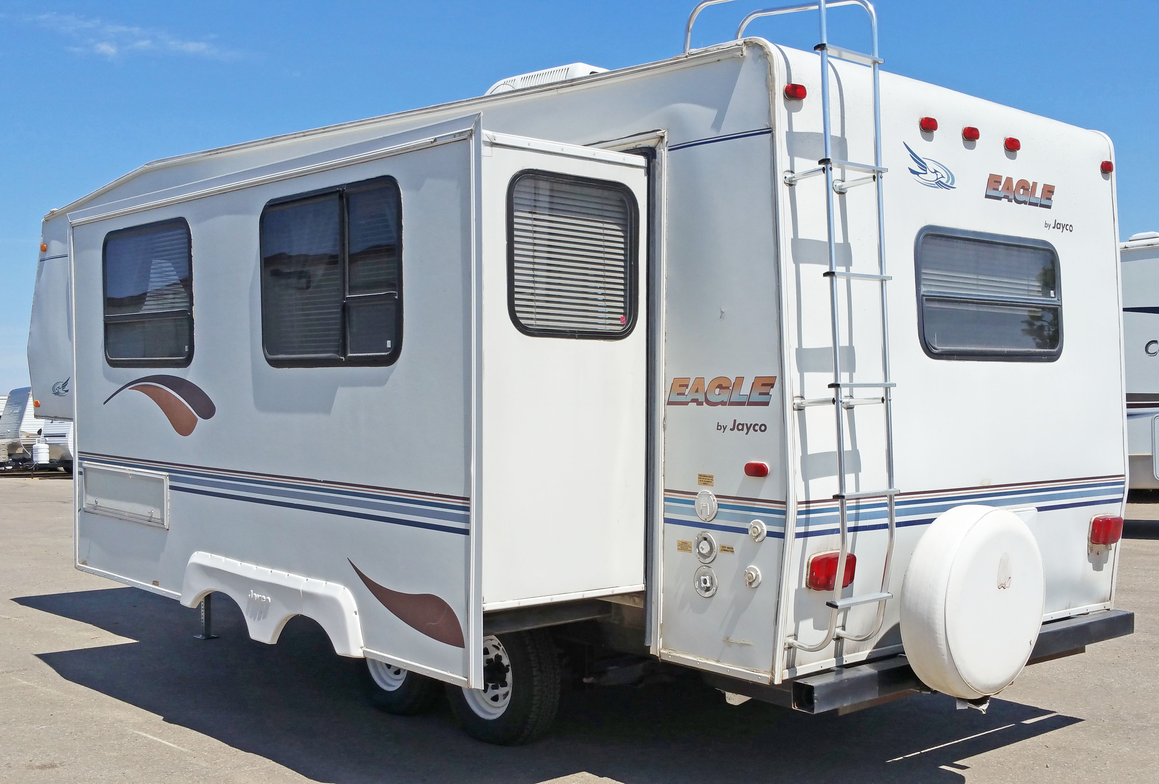 00FW2640 2000 Jayco Eagle 243 Price 8900 Swenson Marine RV