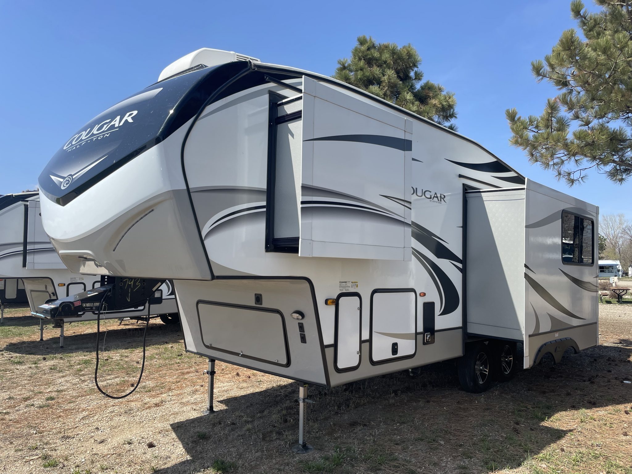 2021 Keystone Cougar 24RDS with rear dinette, 2 slide outs! Now $39,900 ...