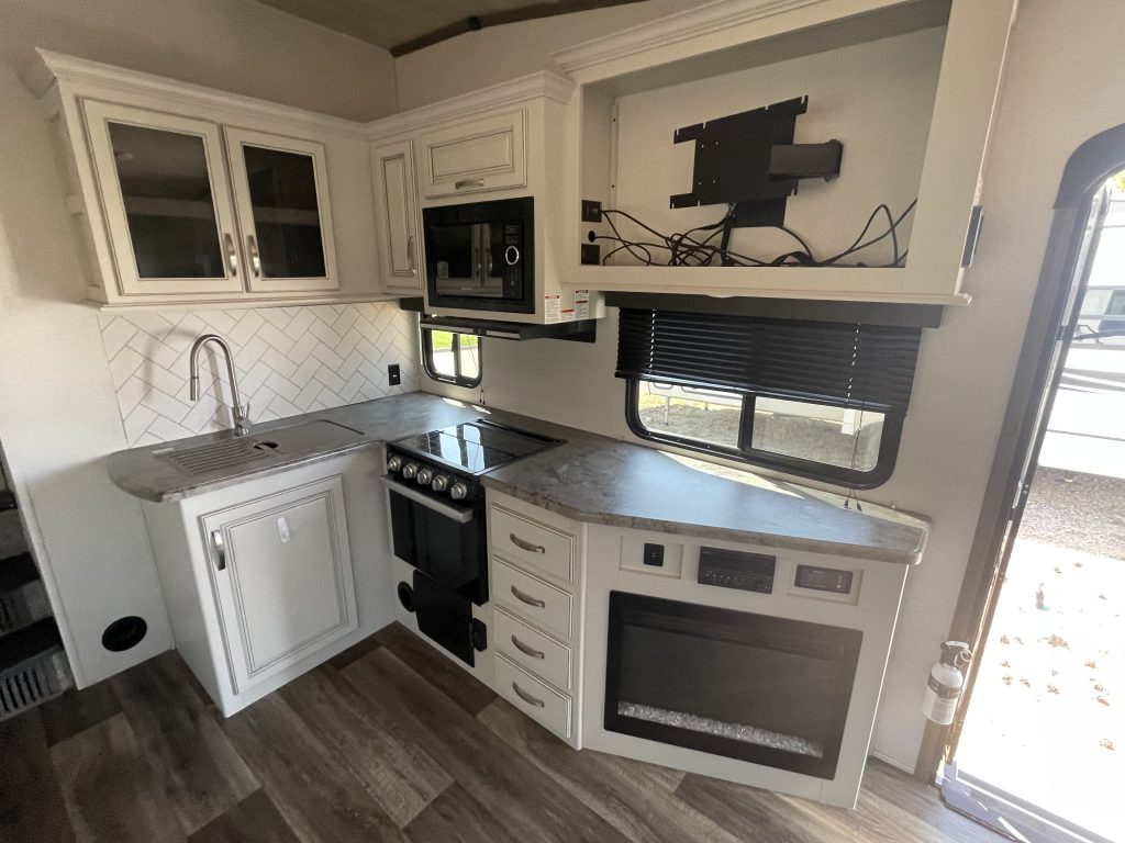 2021 Keystone Cougar 24RDS with rear dinette, 2 slide outs! Now $39,900 ...